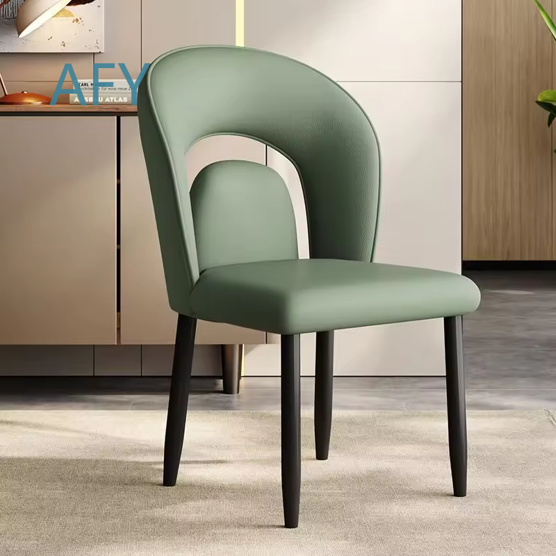 Home Office Of Ikea - モダンなダークグレーの無垢材フレームのダイニングチェア、黒い金属製の脚付き、キッチン、ホームオフィス、リビングルーム用、IKEA、MUJI対応