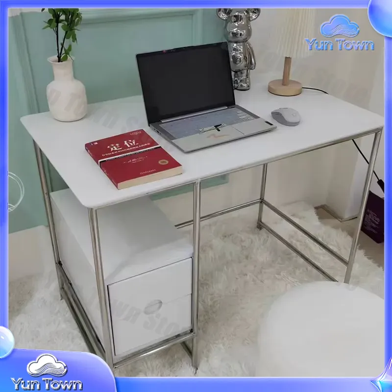 シンプルなクリーム色のコンピューターデスク、ホームオフィス、 - Home Office Of Ikea のレビューと価格